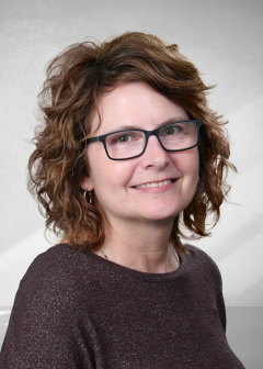Aimee DeVries headshot
